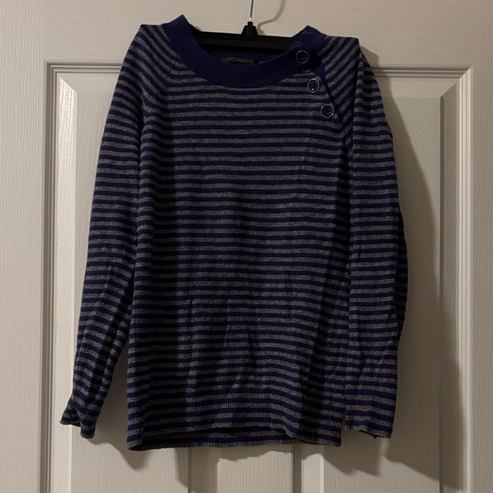 Banana Republic Luxury Cashmere Blend Sweater with Button Detail Sz SP
